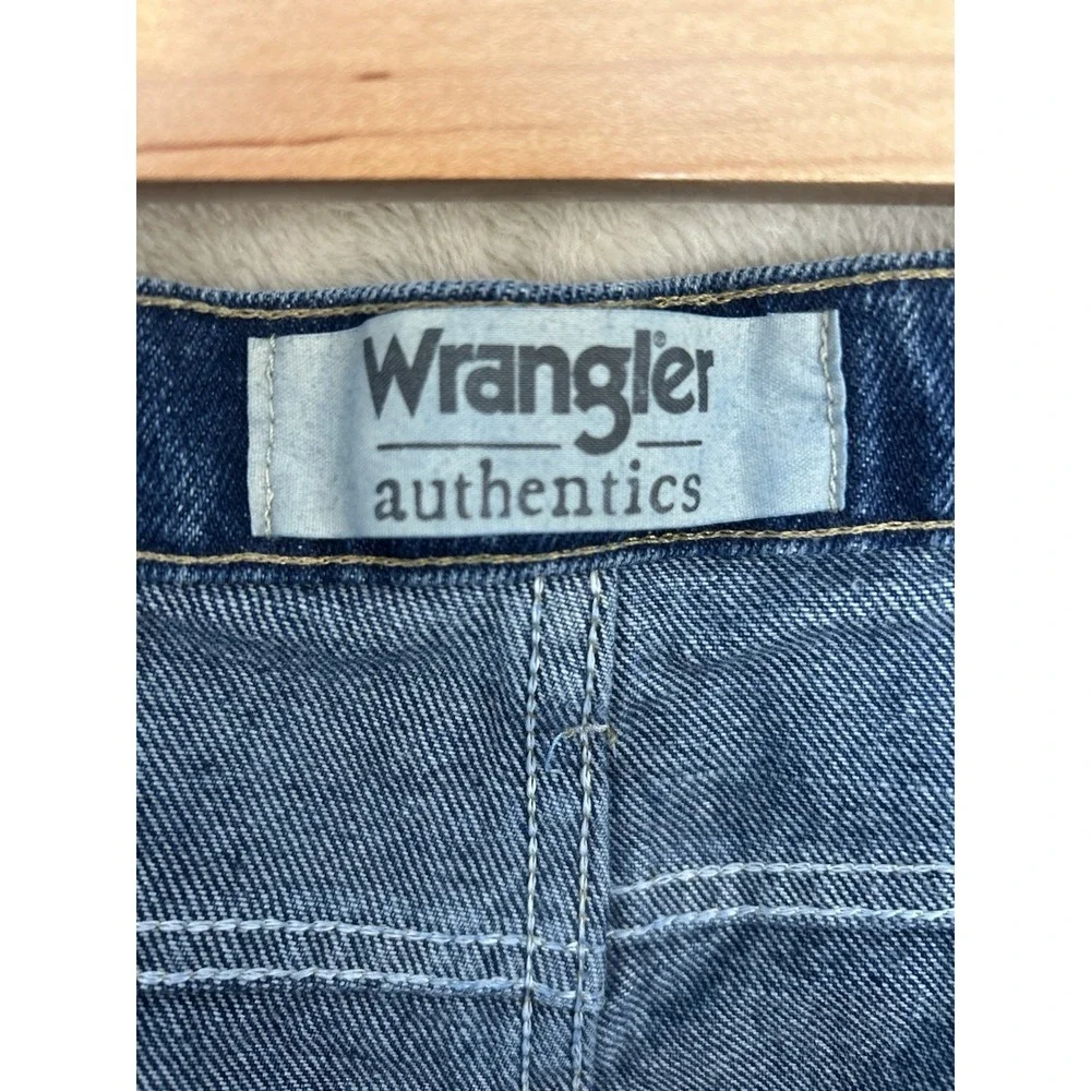 NWT Wrangler Authentics Jeans Mens 44x29 Blue Straight Fit Stretch Casual‎ Pants